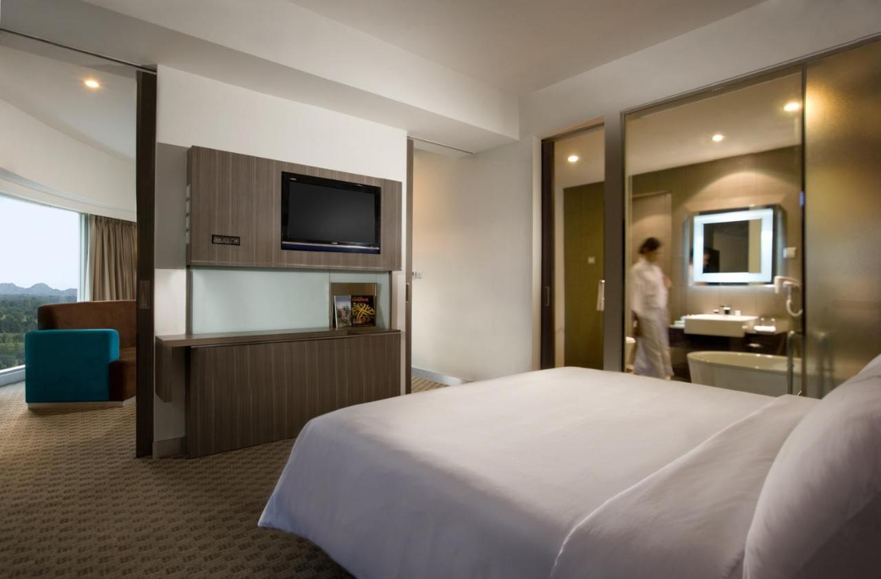פאנגקאלפינאנג Novotel Bangka Hotel & Convention Center מראה חיצוני תמונה